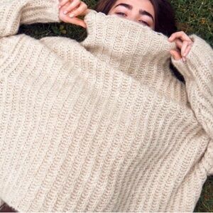 Free People Fluffy Fox Oversized Chunky Turtle Neck Sweater Wool Alpaca Size XS